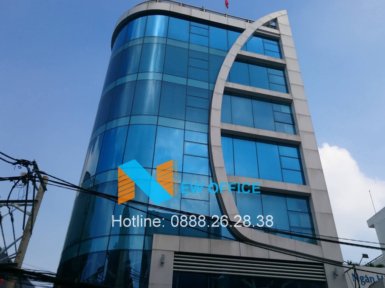 Tổng quan tòa nhà Lucky House Building trên đường Huỳnh Văn Bánh quận Phú Nhuận.