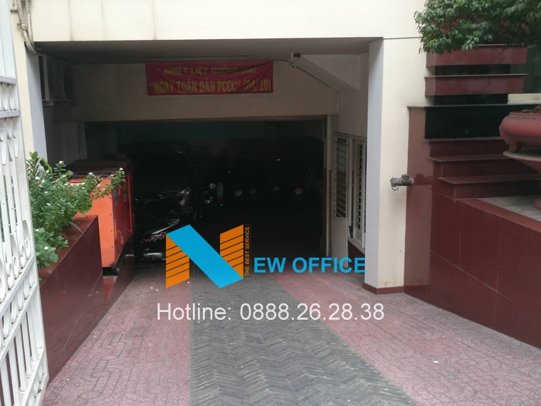 Lối đi xuống tầng hầm của tòa nhà Kinh Luân Building