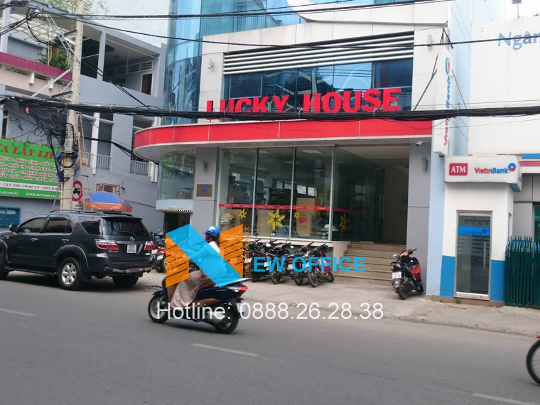 Khu vực phía trước tòa nhà Lucky House Building.