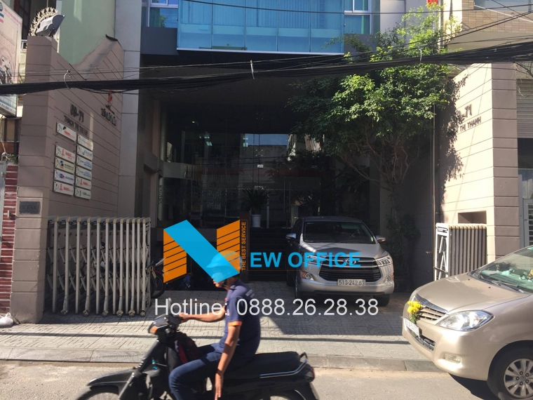 Phía trước của tòa nhà Ý Bản Building.