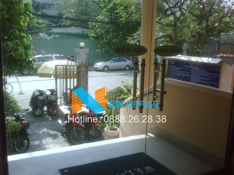 Hình ảnh trước tòa nhà Gia Linh Building trên đường Nguyễn Đình Chiểu