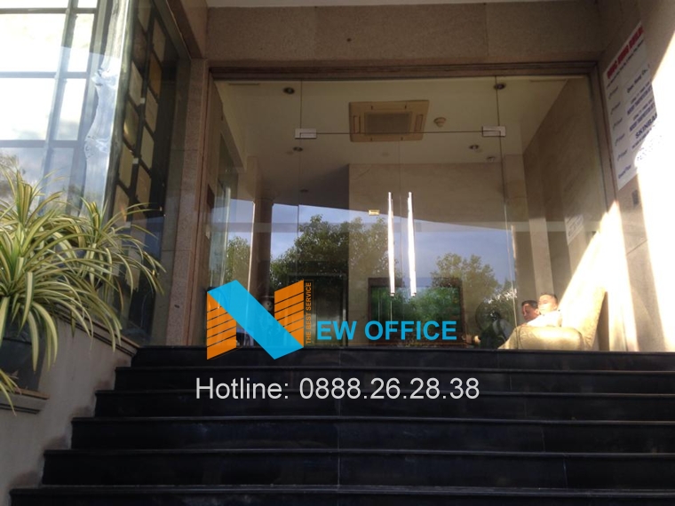 Lối đi vào văn phòng tại tòa nhà Quốc Hưng Building.