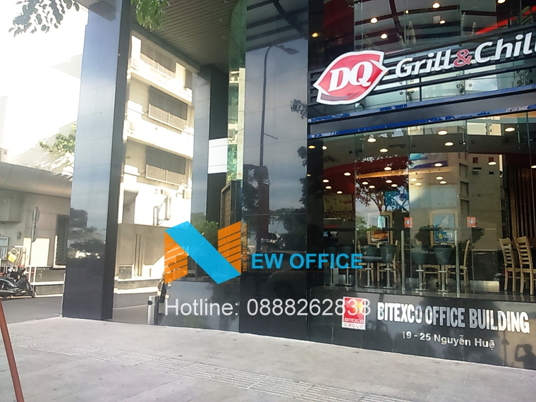 khu vực phía trước tòa nhà Bitexco Building