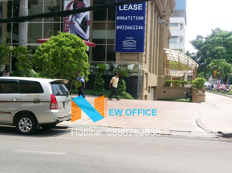 khu vực phía trước đậu xe tòa nhà CAPITAL PLACE