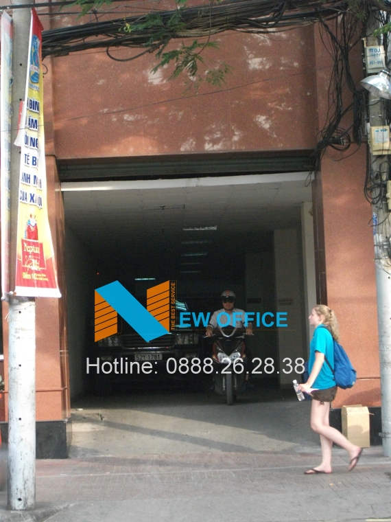 Hầm gửi xe của tòa nhà Satra Building.