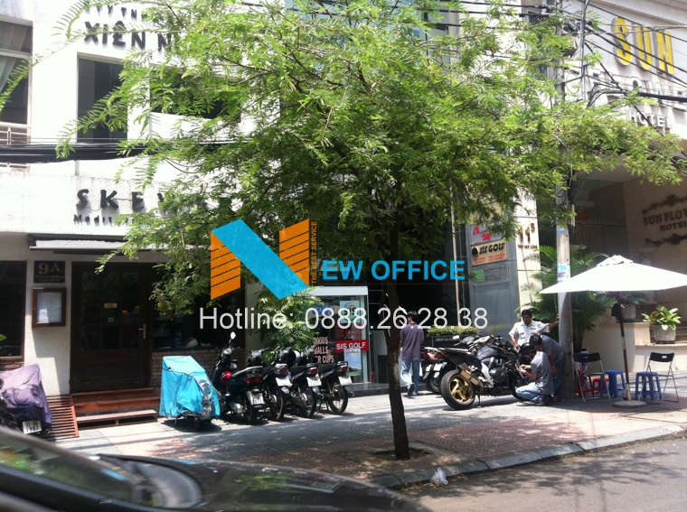 Phía trước tòa nhà Đương Đại Building.