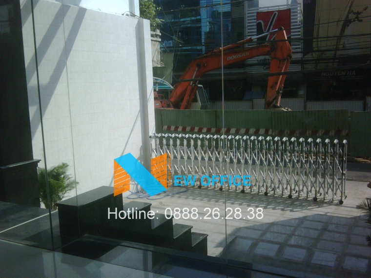 Phía trước của tòa nhà HBT Building.