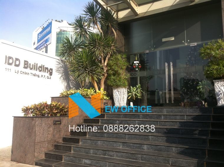 Phía trước tòa nhà IDD Building