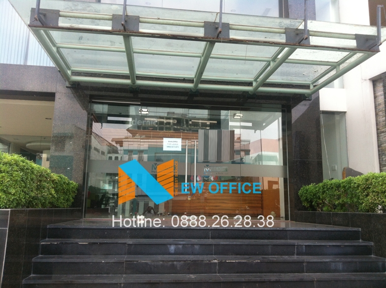 Không gian phía trước tòa nhà Intan Building quận Phú Nhuận.