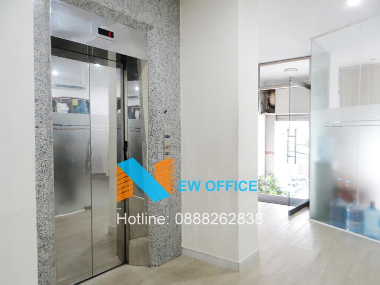 Thang máy tại tòa nhà Holding Building