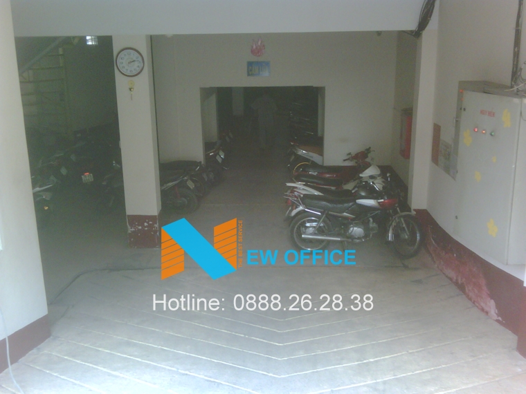 Lối đi xuống tầng hầm của tòa nhà Lý An Building.