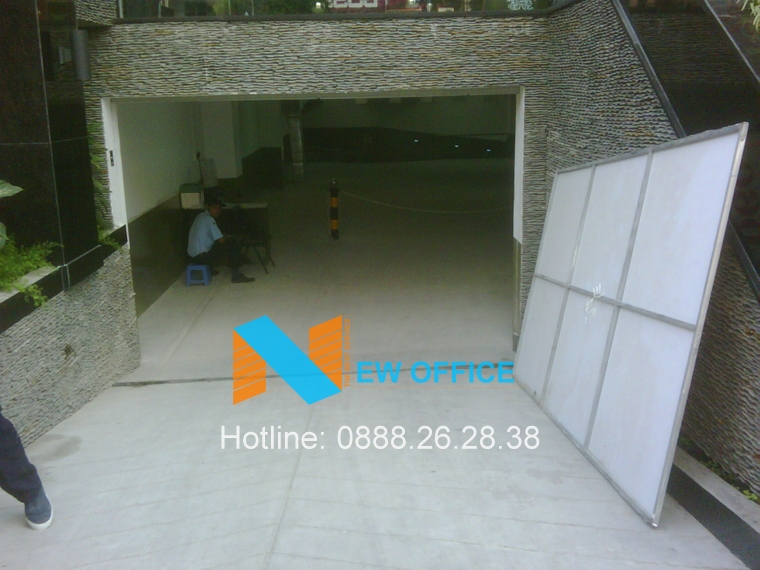 Lối vào tầng hầm tại tòa nhà Nam Giao Building.