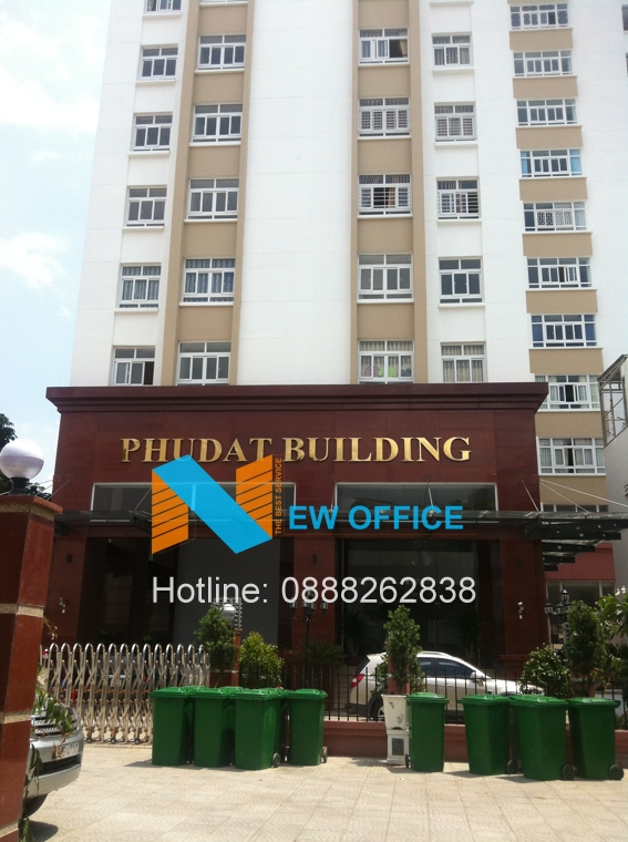 Mặt trước tòa nhà Phú Đạt Building tại đường D5