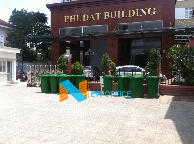 Mặt trước tòa nhà Phú Đạt Building tại đường D5