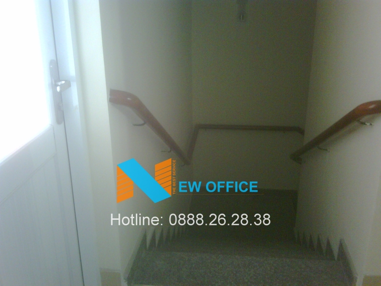 Thang thoát hiểm tai tòa nhà The Prime Building.