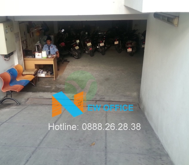 Lối vào tầng hầm tại tòa nhà Sogetraco Building.