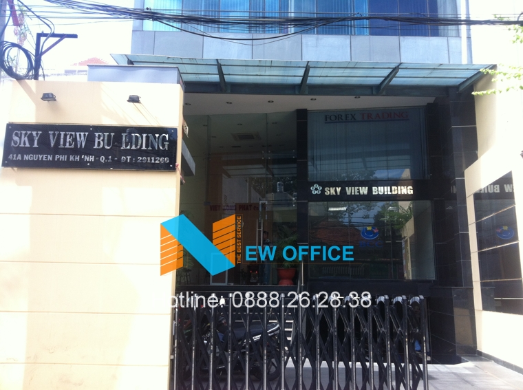Của chính của tòa nhà Sky View Building.