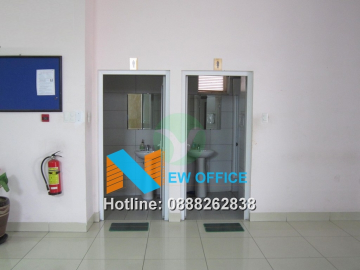 Toilet tại tòa nhà Green Bee Building