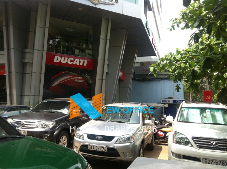 khu vực phía trước đậu xe tòa nhà VFC Building