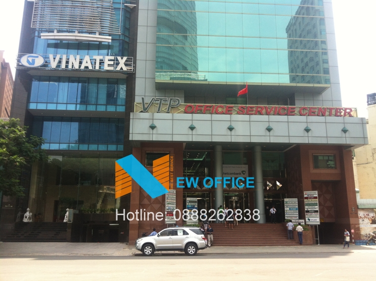 khu vực phía trước bước vào dại sảnh tòa nhà VTP Building