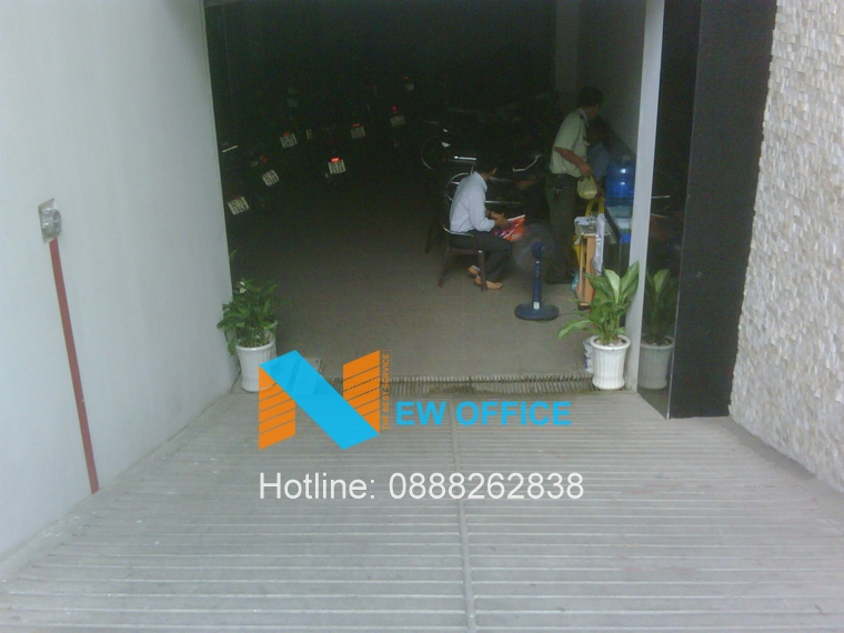 Bãi giữ xe tại tòa nhà Vạn Mỹ Building