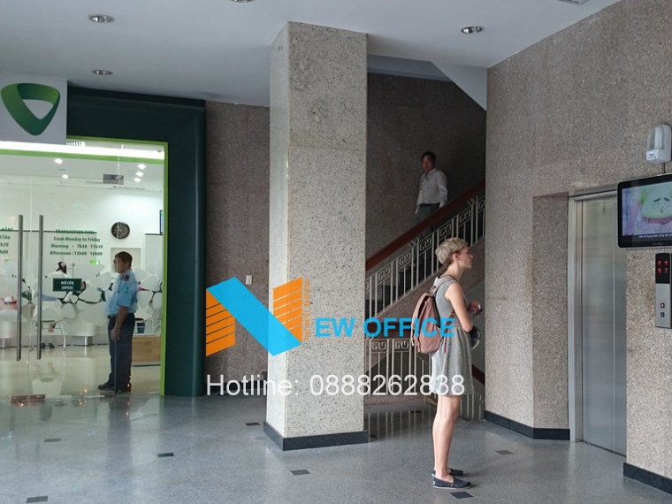 khu vực thang máy tòa nhà Yoco Building