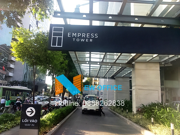 khu vực phía trước bước vào dại sảnh tòa nhà Empress Tower