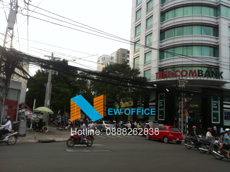 kh vưc phía trước bước vào sảnh tòa nhà Golden Tower