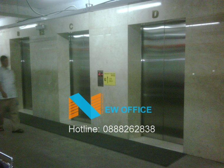 Thang máy tại tòa nhà Master Building